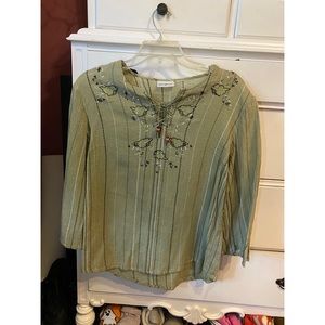 Green leaf long sleeve top! Size medium